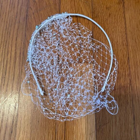 BRIDAL HEADBAND WITH NETTING & BLING - Picture 5 of 5